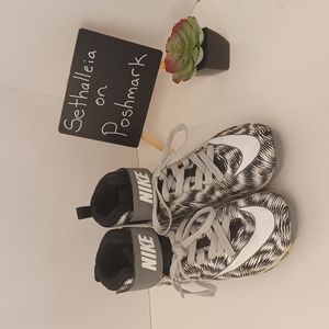 Nike Kids Athletic Shoe High Top Velcro Lace Up Cleats Running Shoe Size 3.5Y